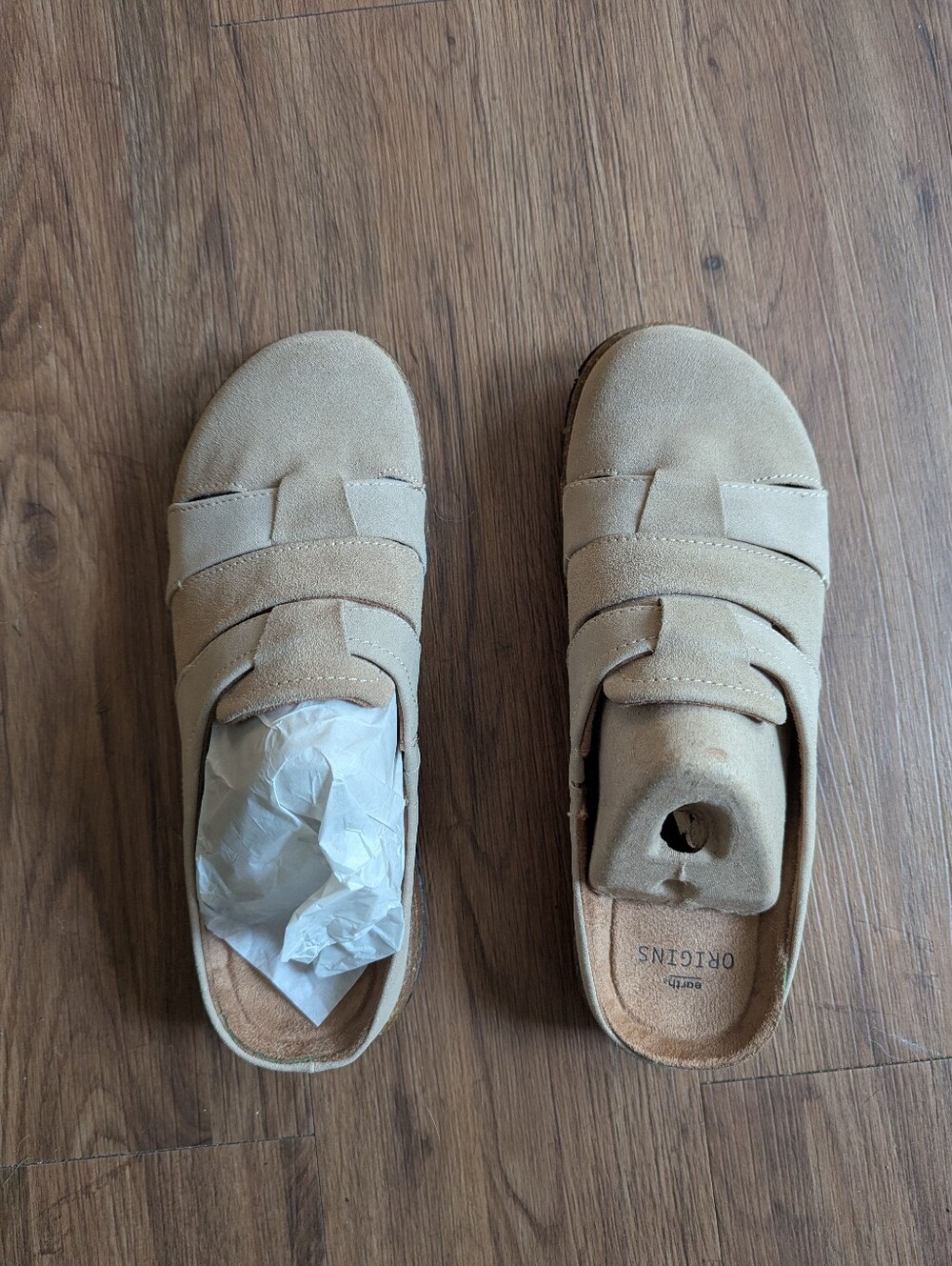 NWOB Earth Origins Women's Suede Slip-On Clogs in Beige Sz 9